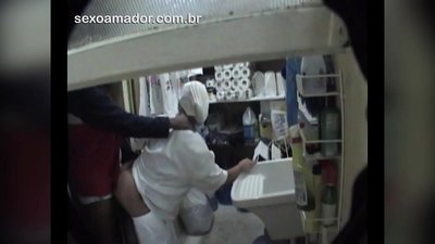 Motoboy has sex with a cleaning lady in a restaurant between deliveries